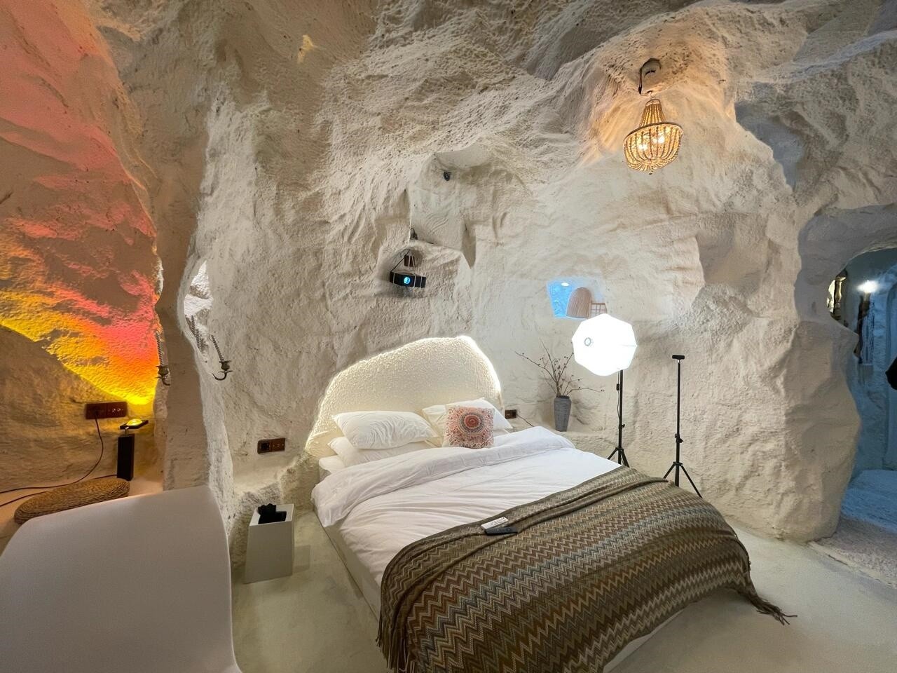 洞穴酒店、洞穴美容院、洞穴养生馆