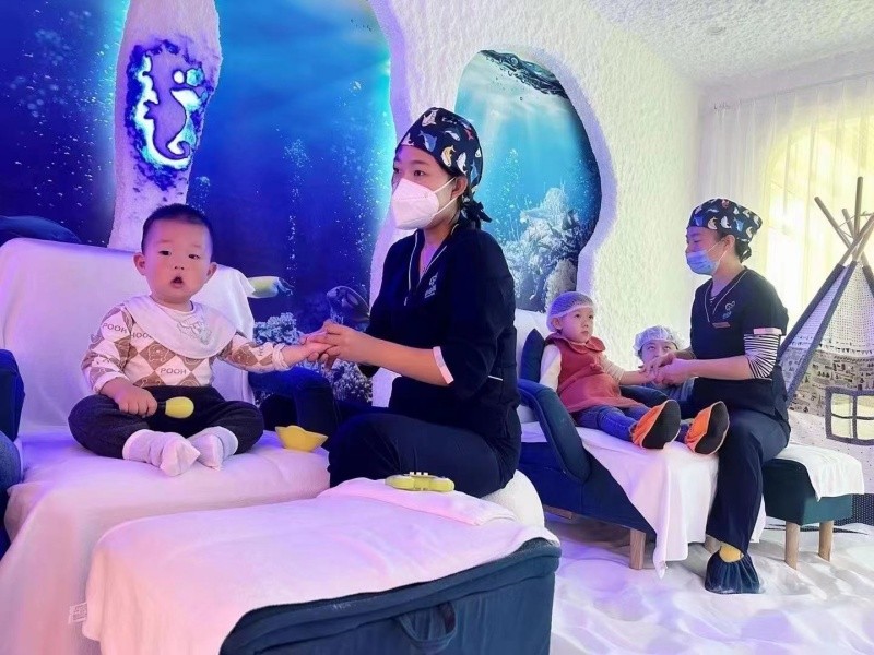 新疆伊犁艾推堂婴童体质调养中心创新融合推出盐风小屋